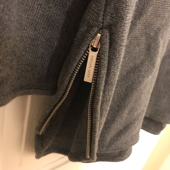 Michael Kors sweater. size L - Picture 5 of 7